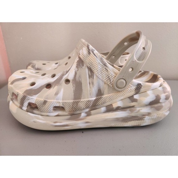 New Crocs Classic Crush Marbled Clog Size M10/W12 Bone Multiple - Picture 3 of 11
